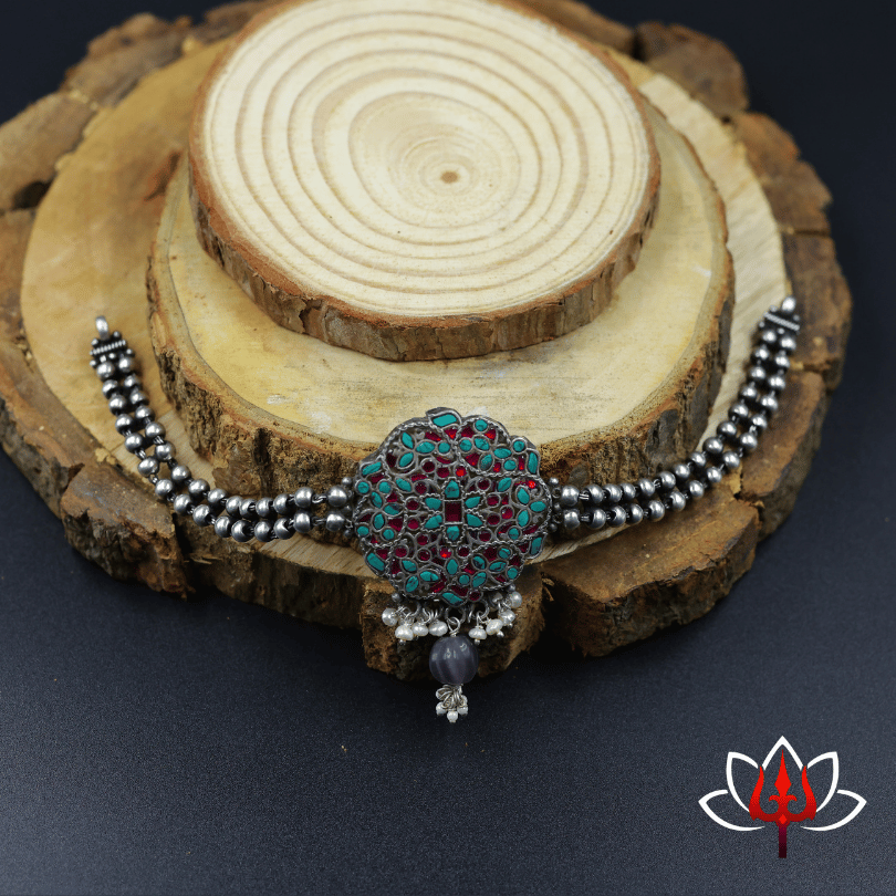 Exquisite Silver Choker with Intricate Gemstone Design