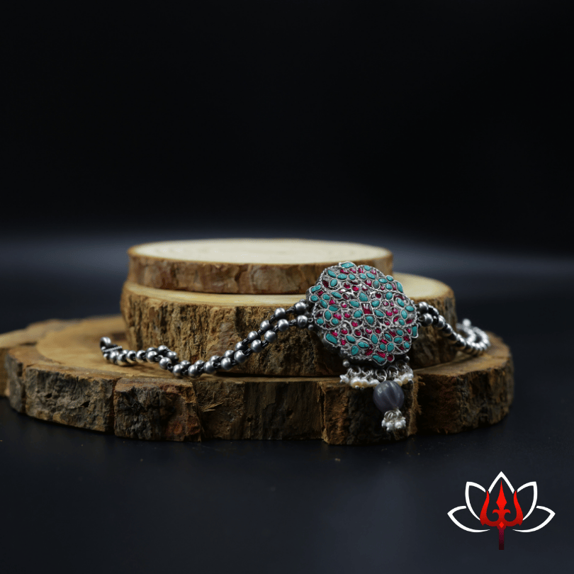 Exquisite Silver Choker with Intricate Gemstone Design