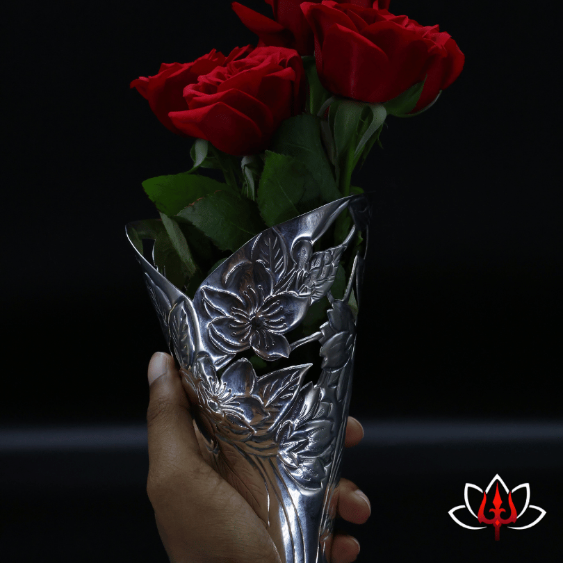 Exquisite Silver Flower Bouquet – A Symbol of Eternal Elegance