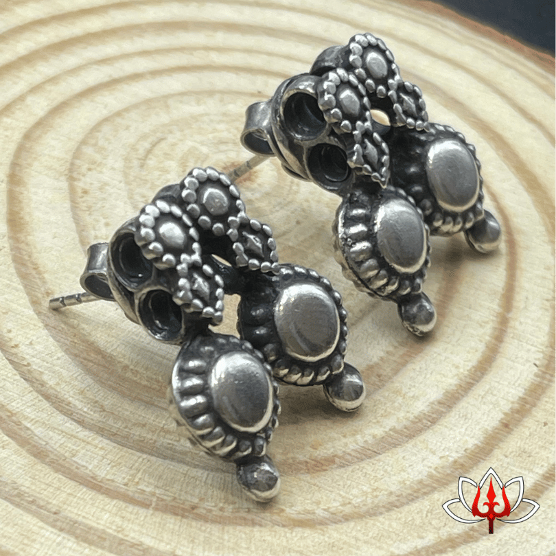 Oxidized Floral Stud Silver Earrings – Vintage Charm
