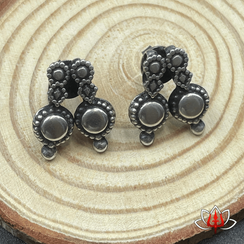 Oxidized Floral Stud Silver Earrings – Vintage Charm