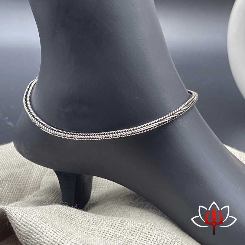 Elegant Minimalist Silver Payal